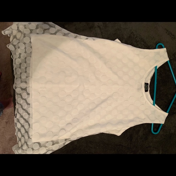 Tops - Picture 3 of 8